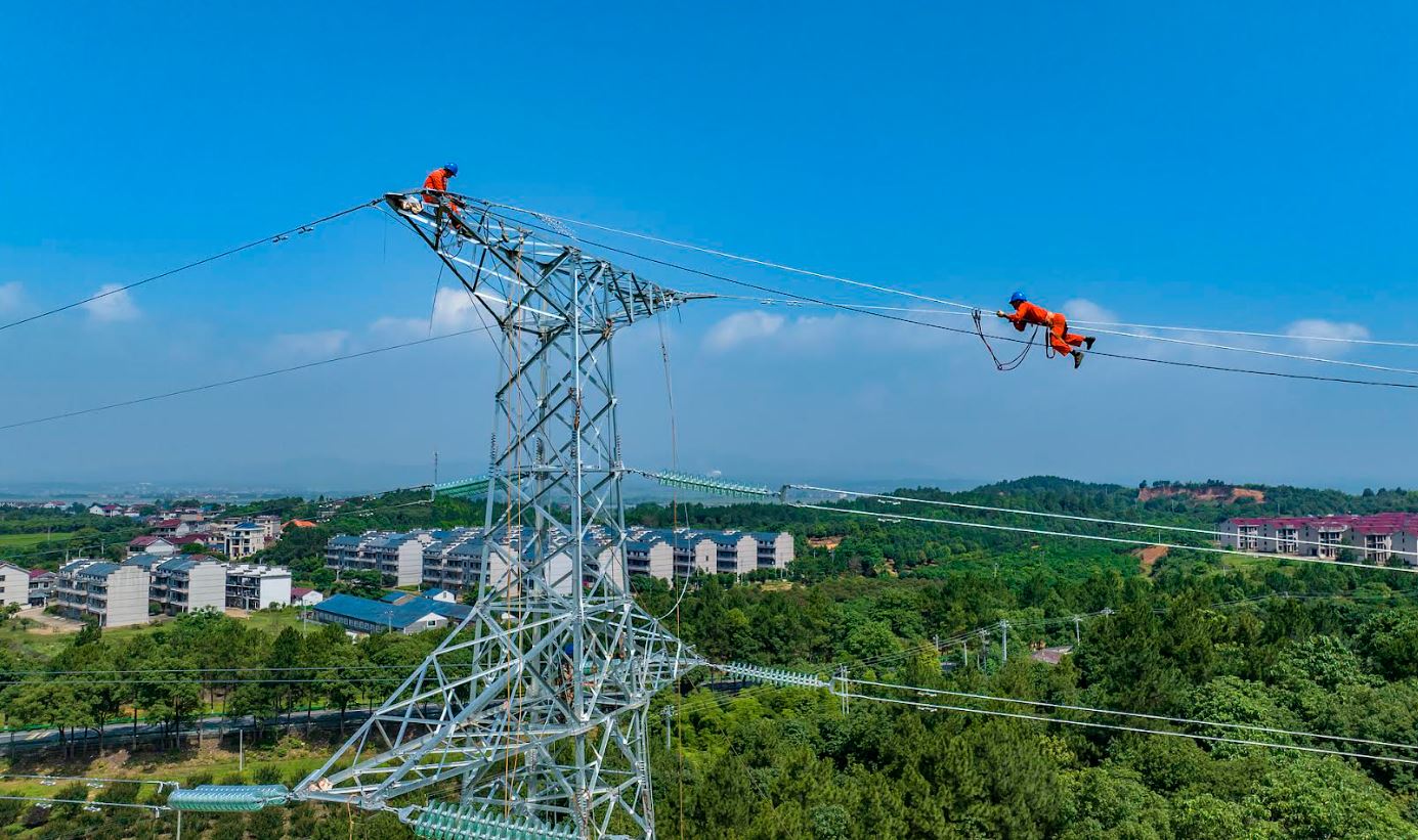 चीन: जुलाई में 10.2 खरब kWh बिजली की खपत