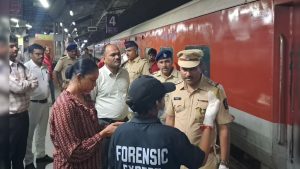 दिल दहला देने वाली वारदात, कुशीनगर एक्सप्रेस के टॉयलेट में मिला 5 साल की बच्ची का शव, मचा हड़कंप