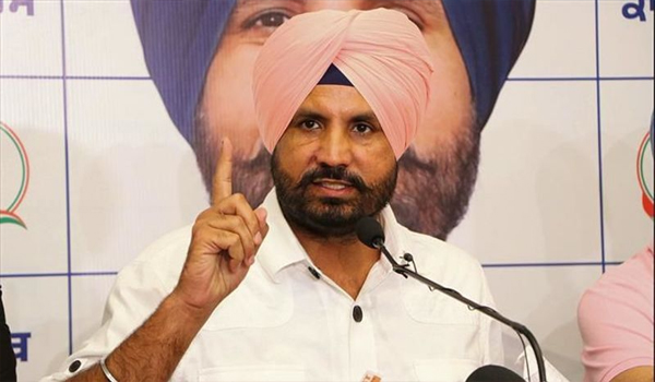 वकील को धमकाने और पिस्तौल दिखाने पर राजा वड़िंग ने आप नेता के खिलाफ एफआईआर और गिरफ्तारी की मांग की