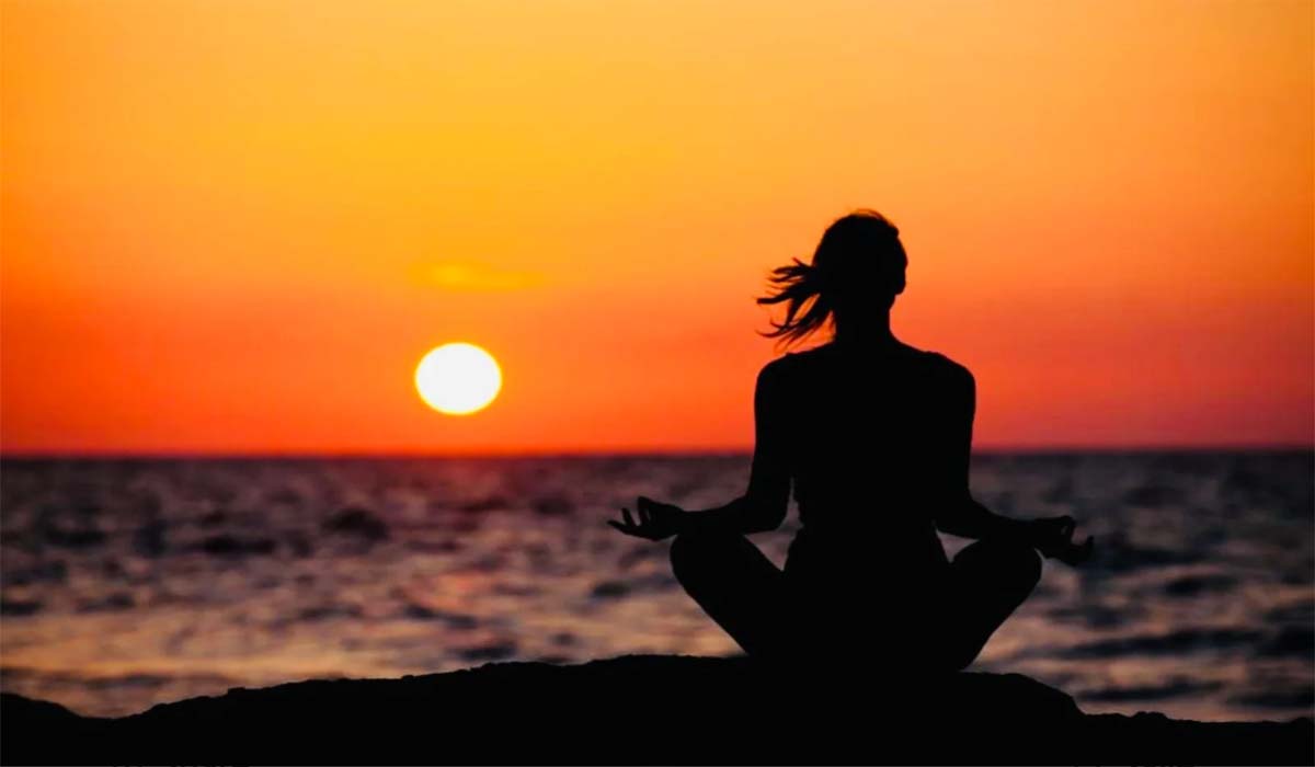 ब्रह्ममुहूर्त में जागने की आदत बदल सकती है आपकी ज़िंदगी, जानिए क्या हैं इसके अनोखे फायदे