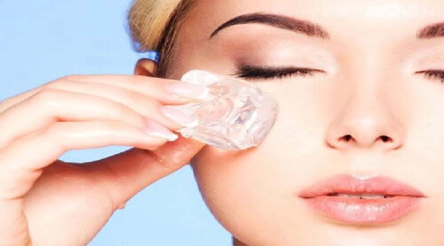 Skin Care Tips: चेहरे पर बर्फ लगाने से मिलेंगे ये फायदे, जानें सही तरीका