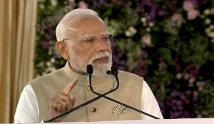 ‘दुनिया भर के दर्जनों देशों में जो इलेक्ट्रिक वाहन चलेंगे, उन पर लिखा होगा- मेड इन इंडिया’, गुजरात में बोले पीएम मोदी