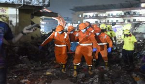 Palghar building collapse: पालघर में इमारत ढहने से 15 लोगों की मौत, बिल्डर गिरफ्तार