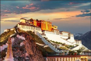 तिब्बत की महान ऐतिहासिक छलांग शांतिपूर्ण मुक्ति से शुरू