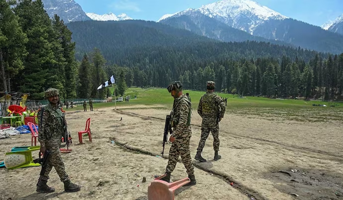J&K: पहलगाम आतंकी हमले में बड़ी कामयाबी, आतंकियों की मदद करने वाला गिरफ्तार
