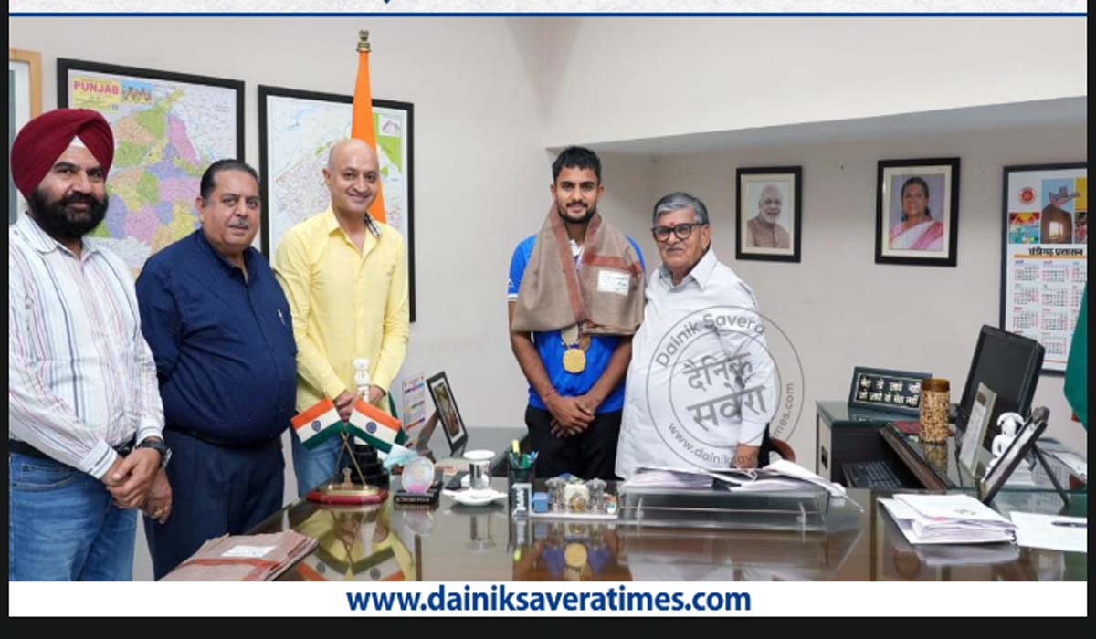 पंजाब के राज्यपाल एवं यूटी चंडीगढ़ प्रशासक Gulab Chand Kataria ने ओलंपियन संजय को किया सम्मानित
