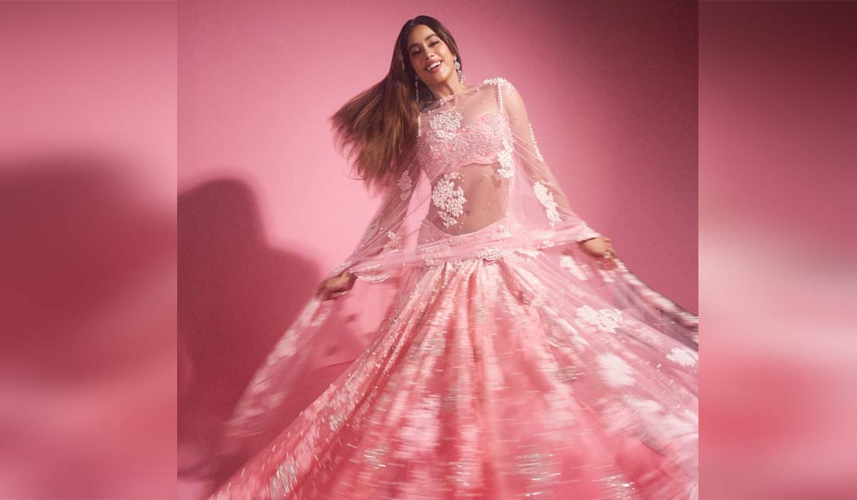 पिंक लहंगे में छाई Janhvi Kapoor… फैंस ने की तारीफें, देखें तस्वीरें