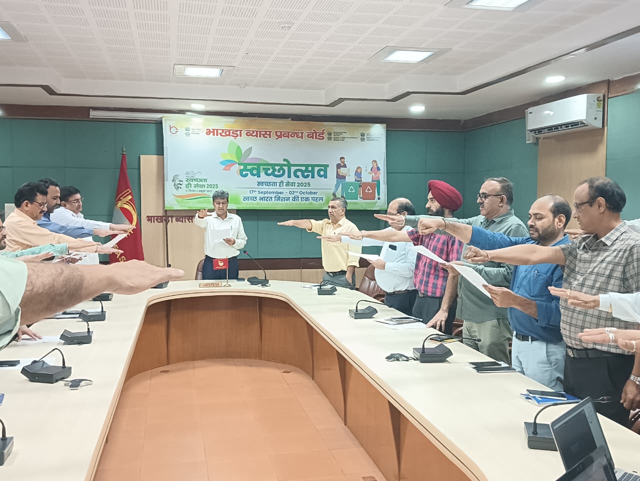भाखड़ा ब्यास प्रबंधन बोर्ड (BBMB) ने आज बड़े उत्साह के साथ मनाया “स्वच्छता दिवस”, कर्मचारियों ने समाज में स्वच्छता फैलाने की शपथ ली