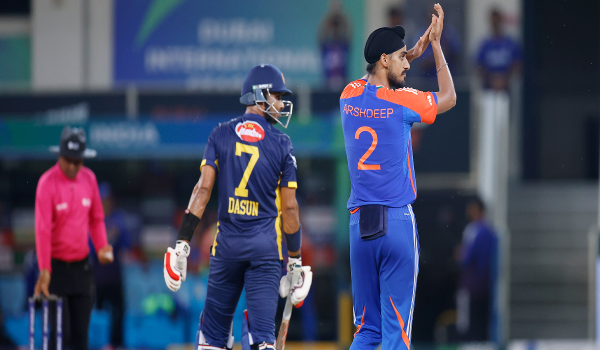 Asia Cup 2025: एक ही गेंद पर 2 बार आउट हुआ बल्लेबाज, लेकिन रिव्यू में हो गया खेला