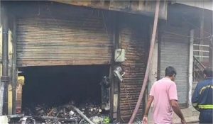 दुकान में लगी भीषण आग, लाखों का सामान जलकर हुआ राख