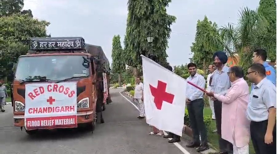 रेड क्रॉस सोसाइटी पंजाब की ओर से बाढ़ प्रभावितों के लिए 9 ट्रक राहत सामग्री रवाना, राज्यपाल गुलाब चंद कटारिया ने दिखाई झंडी