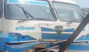 हरियाणा रोडवेज की तेज रफ्तार बस खंभे से टकराई, 15 यात्री घायल… मची चीख पुकार