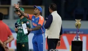 Asia Cup 2025: टीम इंडिया ने जीता टॉस, पाकिस्तान के खिलाफ पहले गेंदबाजी का फैसला
