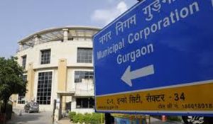गुरुग्राम नगर निगम की सख्ती: सेक्टर गेटों पर लगे अनधिकृत विज्ञापन जल्द हटेंगे