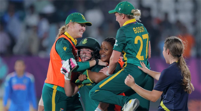 Women’s World Cup; IND vs SA: रोमांचक मुकाबले में दक्षिण अफ्रीका ने भारत को 3 विकेट से हराया; डी क्लार्क ने पलटी बाजी