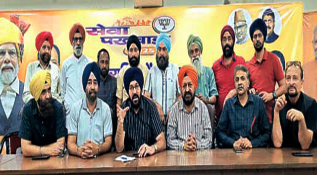 भाजपा अल्पसंख्यक मोर्चा के अध्यक्ष नलवा ने सांबा में गुरु ग्रंथ साहिब के अपमान की निंदा की, जांच की मांग की