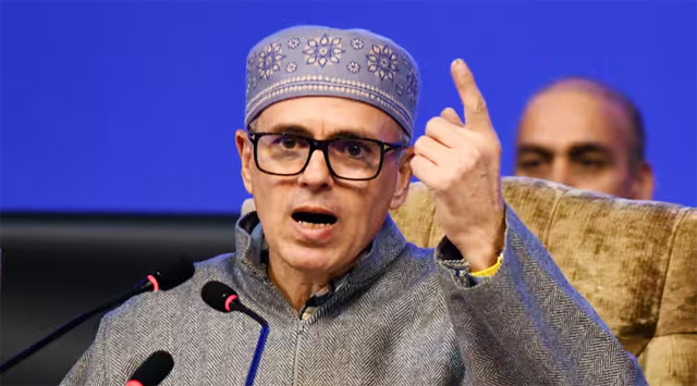 CM उमर अब्दुल्ला ने कुलगाम जिले की समीक्षा बैठक बुलाई, सभी परियोजनाओं को समय पर पूरा करने के दिए निर्देश
