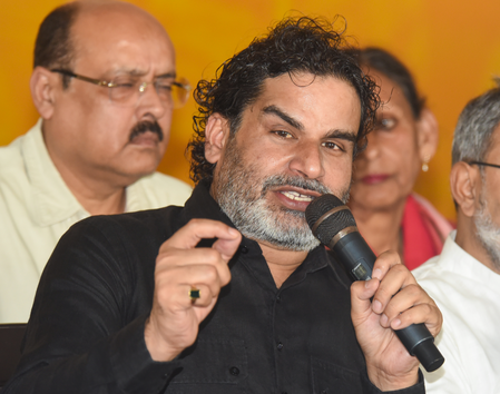 बिहार : प्रशांत किशोर का बीजेपी पर तीखा प्रहार, जन सुराज उम्मीदवारों पर दबाव का लगाया आरोप