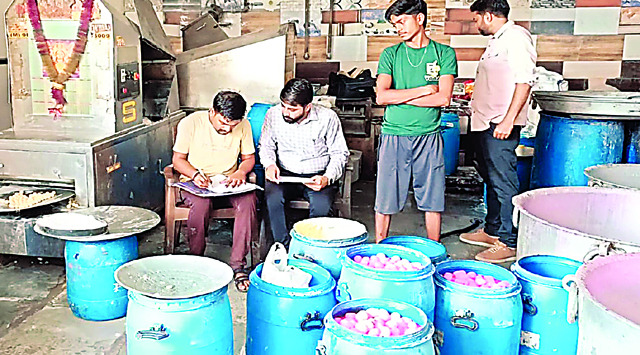 कैथल की मिष्ठान भंडार फैक्ट्री पर सीएम फ्लाइंग की रेड, 175 क्विंटल घटिया क्वालिटी की मिठाइयां बरामद