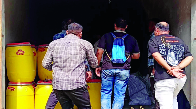 फतेहपुर में अवैध कीटनाशक फैक्ट्री का भंडाफोड़, भारी मात्रा में नकली दवाइयां बरामद