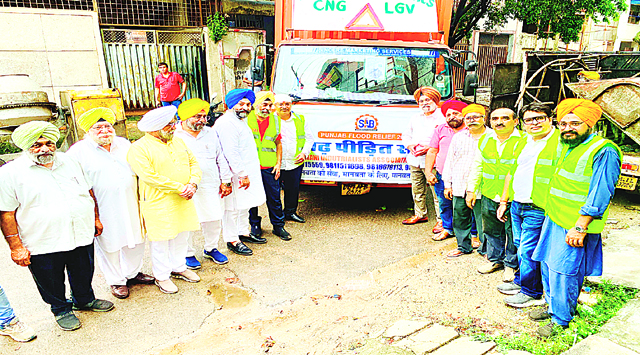 DSGMC ने सुखमणि इंडस्ट्रियल एसोसिएशन द्वारा बाढ़ पीड़ितों के लिए भेजी राहत सामग्री