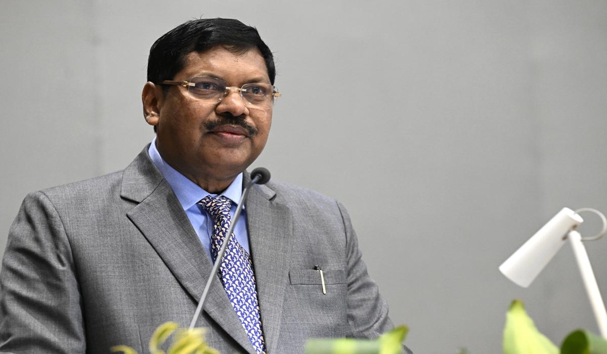 ‘सनातन का अपमान नहीं सहेगा हिंदुस्तान’, कोर्ट में CJI बीआर गवई पर वकील ने जूता फेंकने की कोशिश की