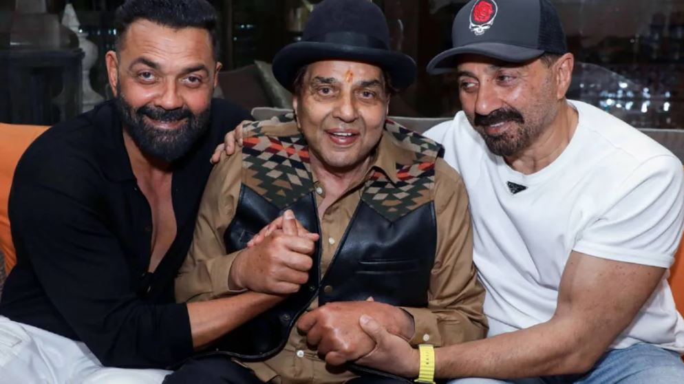 “पापा फिर धमाल मचाने वाले हैं”: ‘इक्कीस’ के ट्रेलर में पिता धर्मेंद्र को देखकर भावुक हुए सनी देओल; जताया खूब प्यार