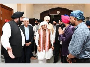 केंद्रीय मंत्री मनोहर लाल ने दुबई के गुरुद्वारा गुरु नानक दरबार में टेका मत्था; देखें तस्वीरें