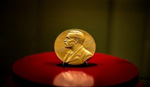 Nobel Prize 2025: चिकित्सा के क्षेत्र में नोबेल पुरस्कार का ऐलान, इन तीन वैज्ञानिकों को मिला सम्मान