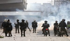 पाकिस्तान में हिंसक झड़पें: TLP प्रदर्शनकारियों और पुलिस के बीच संघर्ष, 10 लोगों की मौत