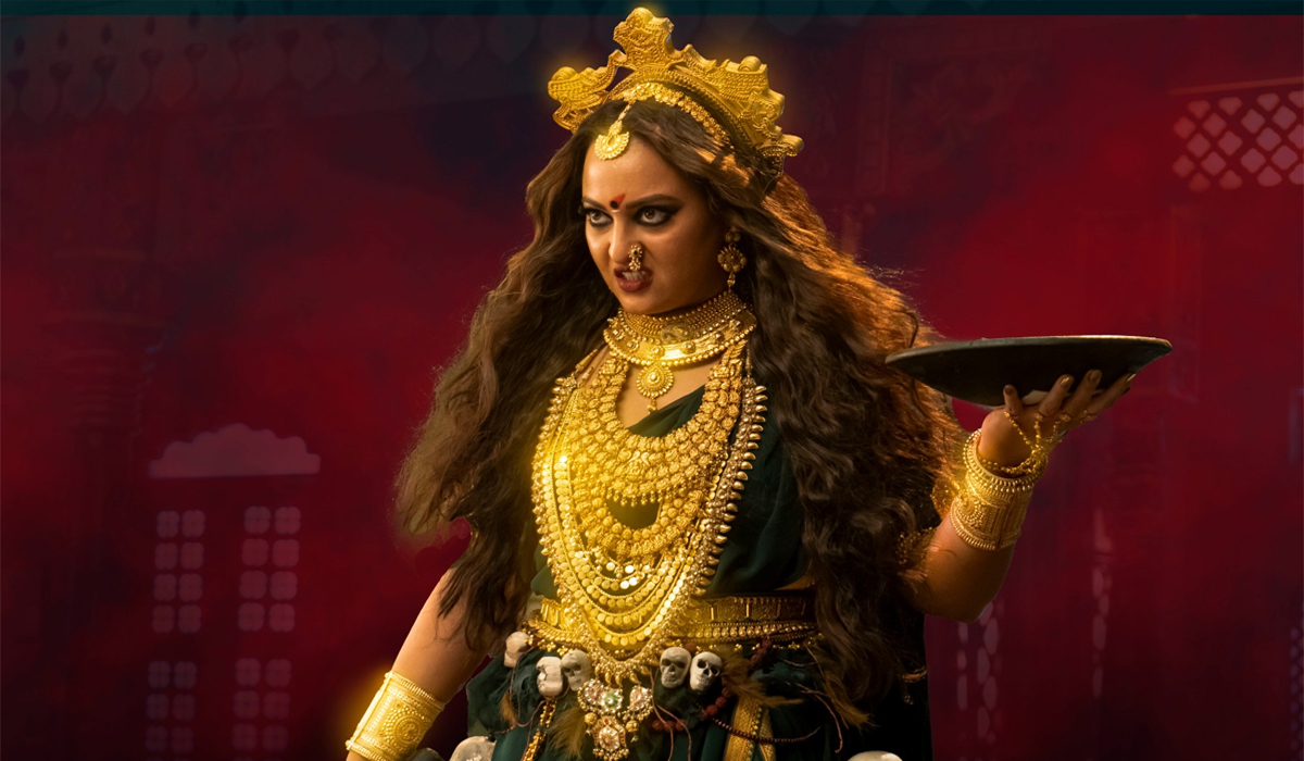 ‘धन पिशाचिनी’ में सोनाक्षी का डरावना लेकिन ग्लैमरस लुक, पीछे छिपी 3 महीने की रिसर्च