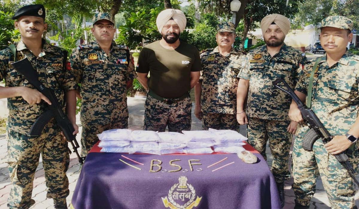 अंतरराष्ट्रीय सीमा पर BSF की बड़ी कार्रवाई; हेरोइन-आइस ड्रग और गोला-बारूद बरामद