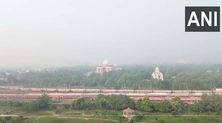 एक बार फिर दिल्ली-NCR की हवा बनी जहर, इन इलाकों में 400 के पार पहुंचा AQI
