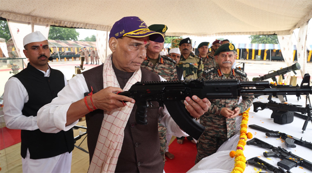रक्षा मंत्री ने पाकिस्तान को दी कड़ी चेतावनी; सर क्रीक में हिमाकत की तो इतिहास और भूगोल बदल जाएंगे !