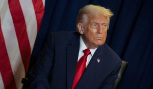 H-1B वीजा पर फिर सख्ती की तैयारी में Donald Trump, जानें भारतीयों पर क्या होगा असर