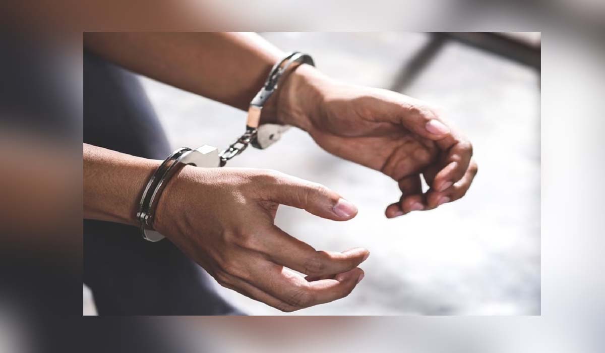 जम्मू-कश्मीर पुलिस की बड़ी कार्रवाई, तीन जिलों से 8 ड्रग पैडलर गिरफ्तार