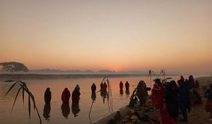 Chhath Puja 2025: बिहार ही नहीं, इन राज्यों में भी गूंजती है छठ की आस्था, जानें कहां-कहां होता है भव्य आयोजन