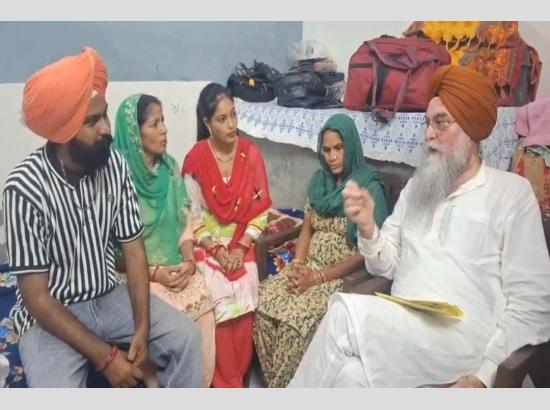 स्पीकर संधवान ने कोटकपूरा में मृतक मजदूर पन्ना लाल के परिवार को 4 लाख रुपये की अनुग्रह राशि सौंपी