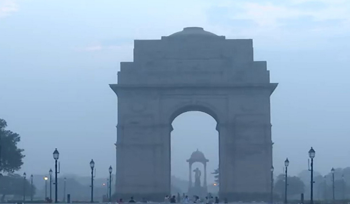 दिल्ली की जहरीली हवा में सांस लेना मुश्किल, सरकार ने मालवाहक वाहनों की एंट्री की बंद