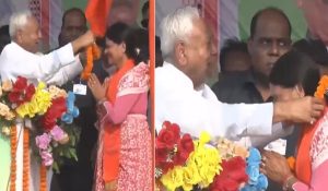 ‘ई गजब आदमी है भाई…’, CM नीतीश ने BJP उम्मीदवार को पहनाई माला; रोके जाने पर भड़के