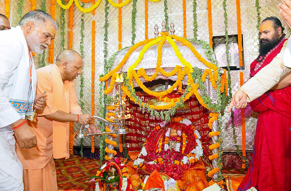 सिद्धपीठ हथियाराम मठ में बोले सीएम योगी, कहा- गाजीपुर वीरों की भूमि है, यहां के लोग देश के लिए बलिदान…