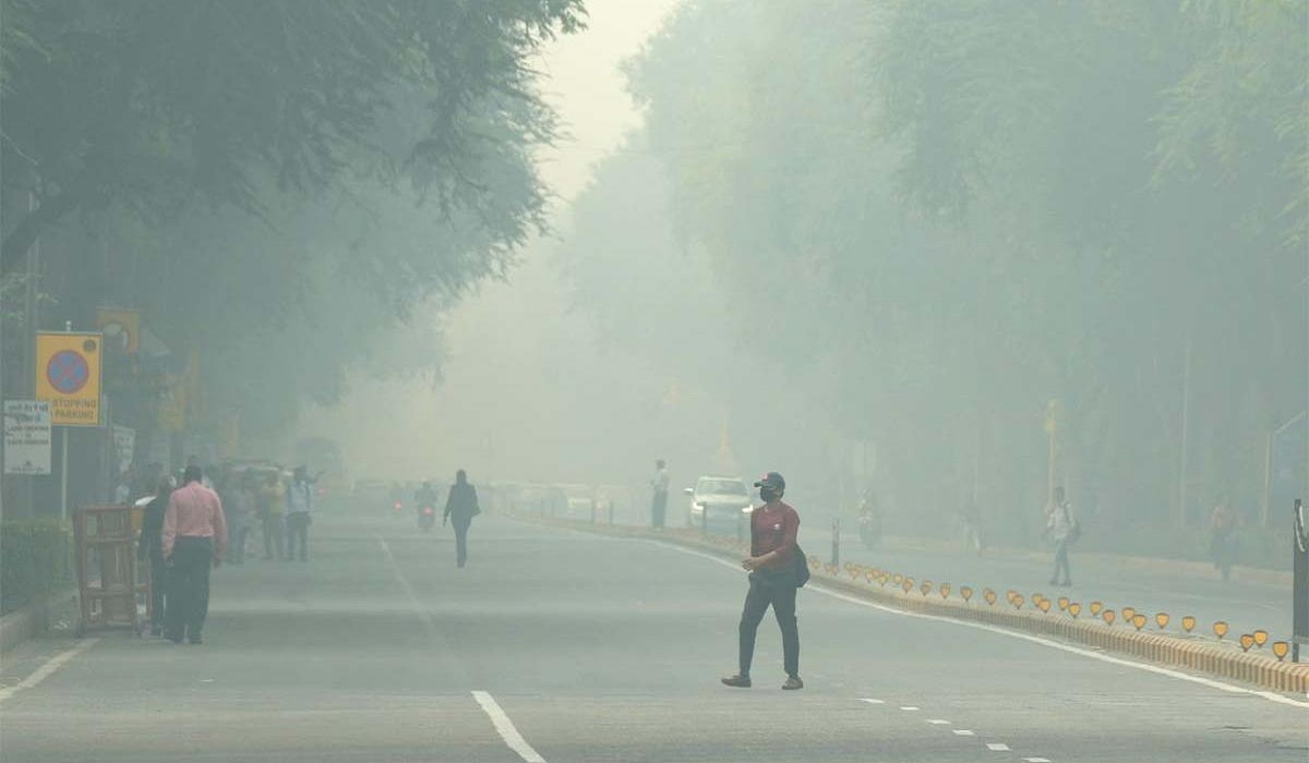 दिवाली से पहले खराब हुई दिल्ली की हवा, प्रदूषण के कारण 350 के पार पहुंचा AQI