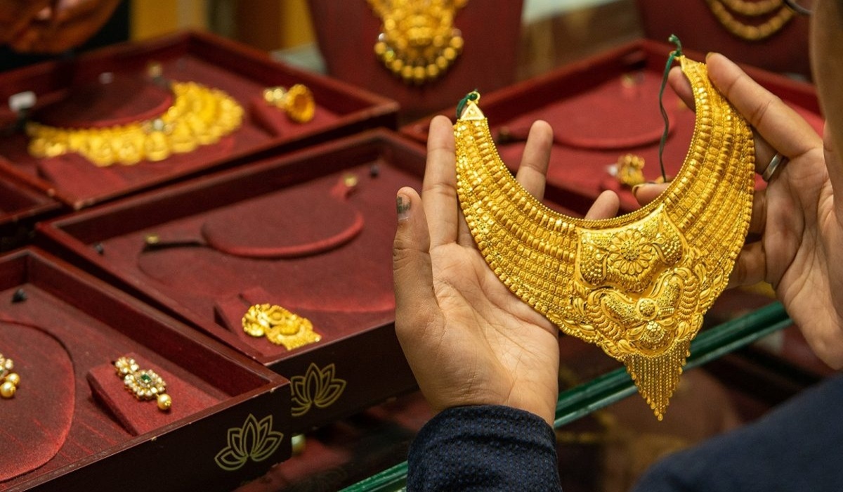 Gold-Silver Price: सोने चांदी की कीमतें बढ़ीं या घटीं? जानिए आज के Latest Rate
