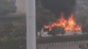 गुरुग्राम: चलती बस में बड़ा हादसा, ड्राइवर और कंडक्टर ने कूदकर बचाई जान