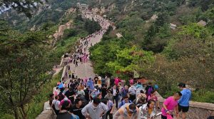 थाइशान माउंटेन पर्यटन स्थल ने 2025 के अपने 70 लाख भाग्यशाली पर्यटकों का स्वागत किया