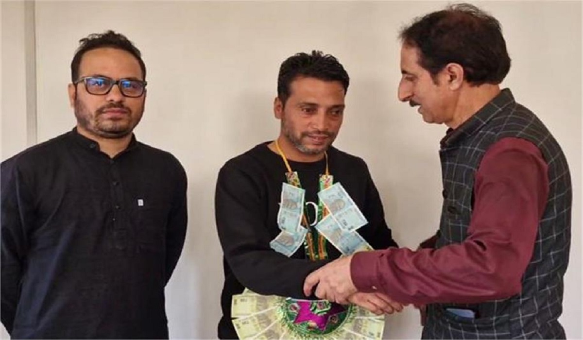 J&K: बशीर शेख ने पास की UPSC की ये परीक्षा, घाटी के युवाओं के लिए बना मिसाल