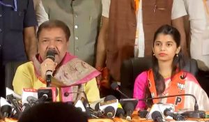 Bihar Elections 2025: BJP में शामिल हुई लोक गायिका मैथिली ठाकुर, इस सीट से लड़ सकती है चुनाव 