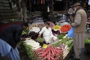 इस देश में रिकॉर्ड तोड़ रही महंगाई, सरकार से लोग नाराज