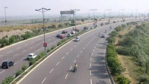 टोल कर्मियों को दिवाली पर नहीं मिला बोनस तो फ्री में निकाल दिए हजारों वाहन