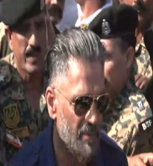 सुनील शेट्टी का BSF जवानों से वादा: कश्मीर में जल्द शूटिंग शुरू